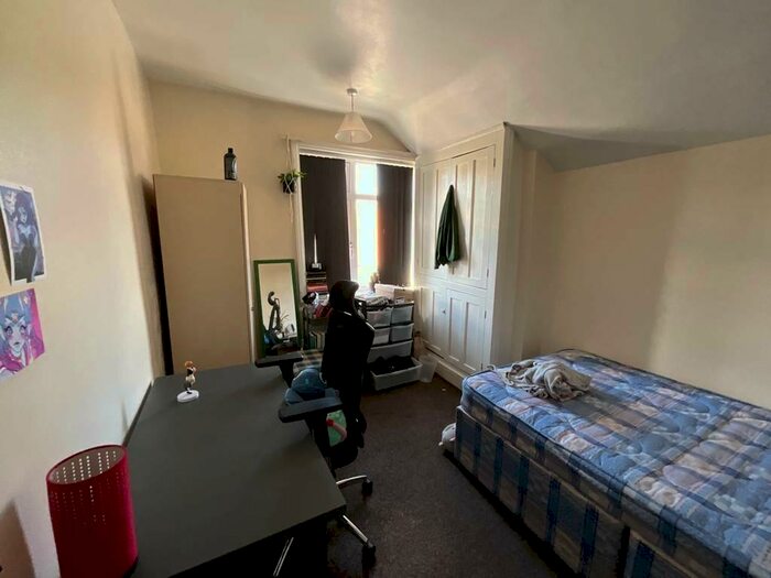 1 Bedroom Semi-Detached House To Rent In Beeston Road, Nottingham, Nottinghamshire, NG7