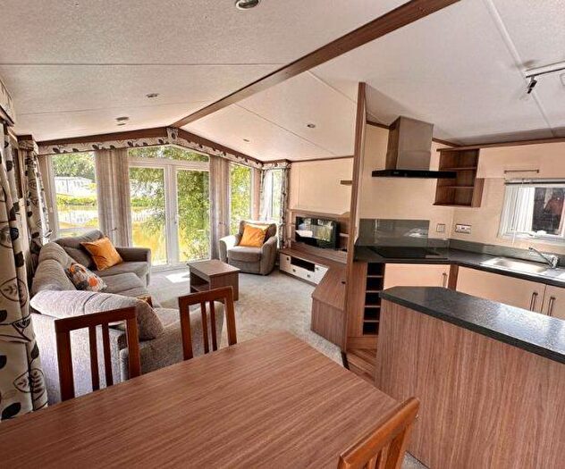 2 Bedroom Park Home For Sale In Hoburne Cotswold, GL7