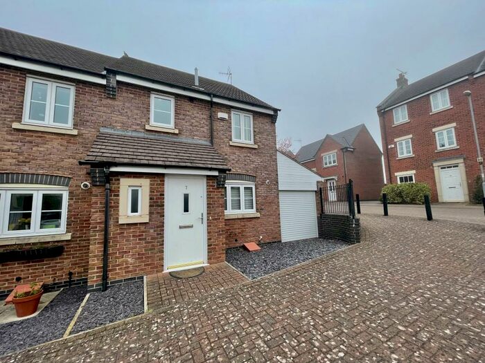 3 Bedroom House To Rent In Gold Close, Hinckley, LE10