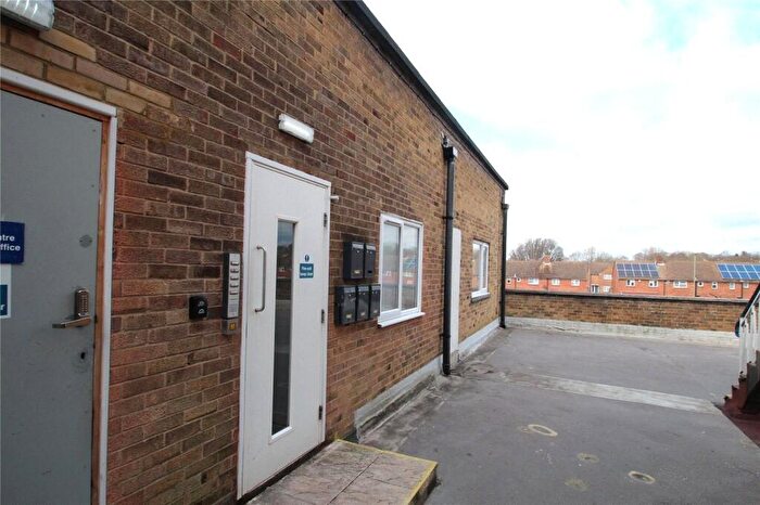2 Bedroom Apartment For Sale In Basing Road, Havant, Hampshire, PO9