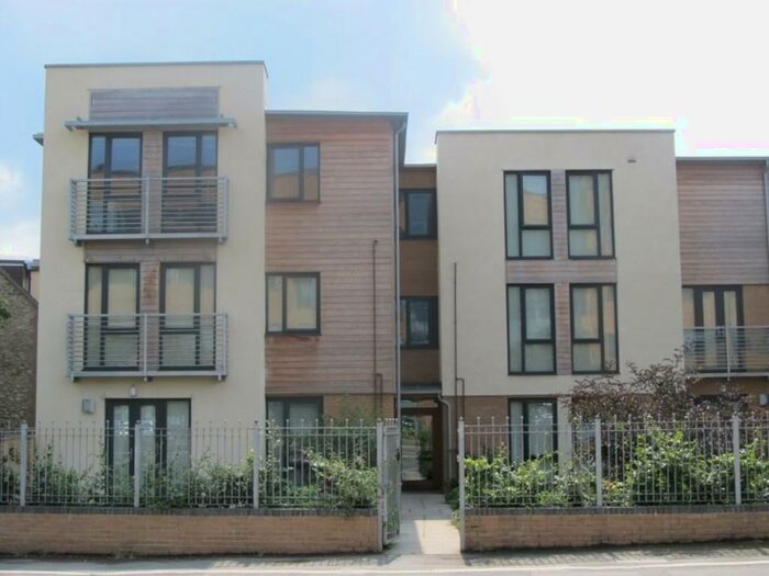 2 Bedroom Flat To Rent In West Way, Botley, OX2