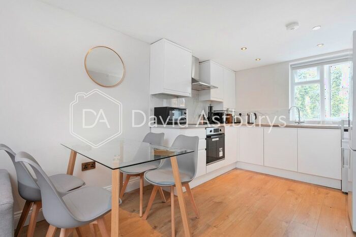 3 Bedroom Flat To Rent In Myddleton Road, Wood Green, London, N22