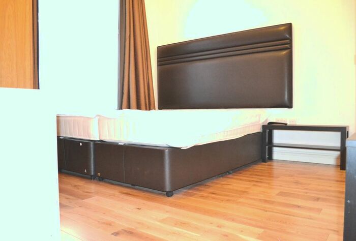 Studio To Rent In Cheniston Gardens, High Street Kensington, London, W8