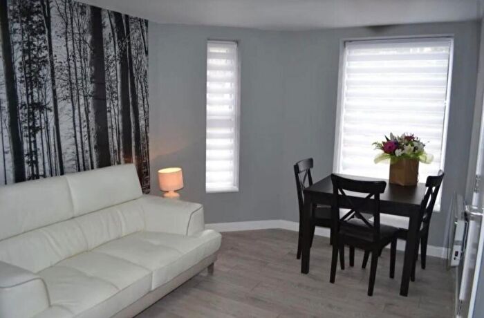 3 Bedroom Apartment To Rent In Pershore Road, Selly Oak, B29