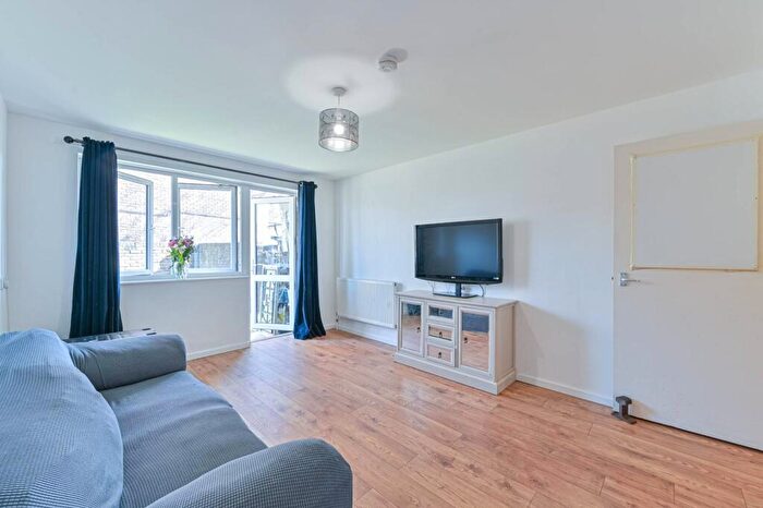 1 Bedroom Flat For Sale In King Arthur Close, Peckham, London, SE15