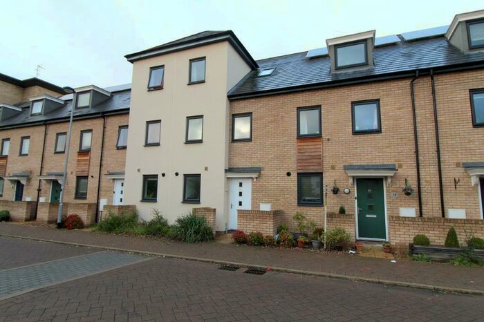 3 Bedroom Town House To Rent In Unwin Square, Cambridge, CB4