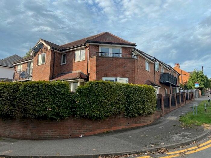 1 Bedroom Flat To Rent In Pinions Road, High Wycombe, HP13