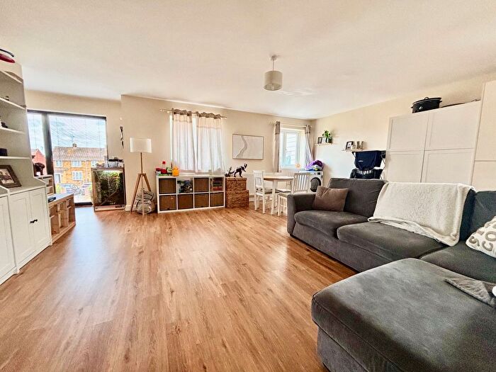 2 Bedroom Flat To Rent In Chichester Close, Gillingham, ME8