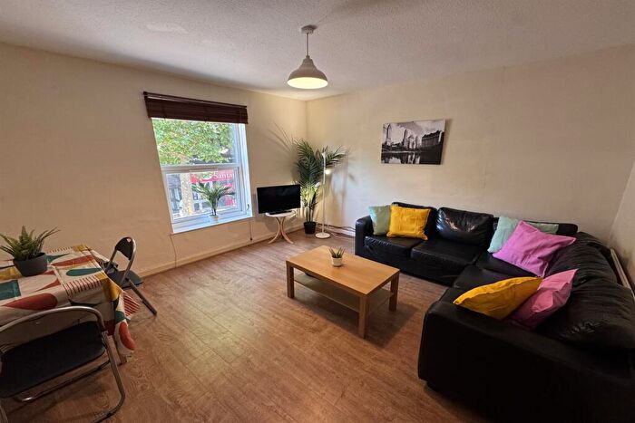 3 Bedroom Apartment To Rent In High Road, Beeston, NG9