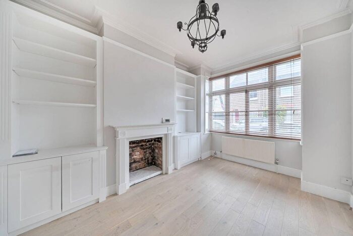 3 Bedroom Property For Sale In Braemar Road, Brentford, TW8