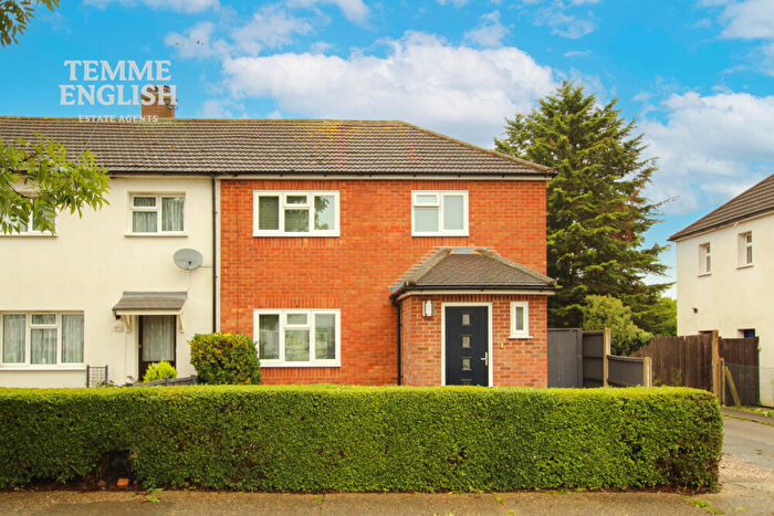 3 Bedroom Semi-Detached House For Sale In Meadow Road, CM3