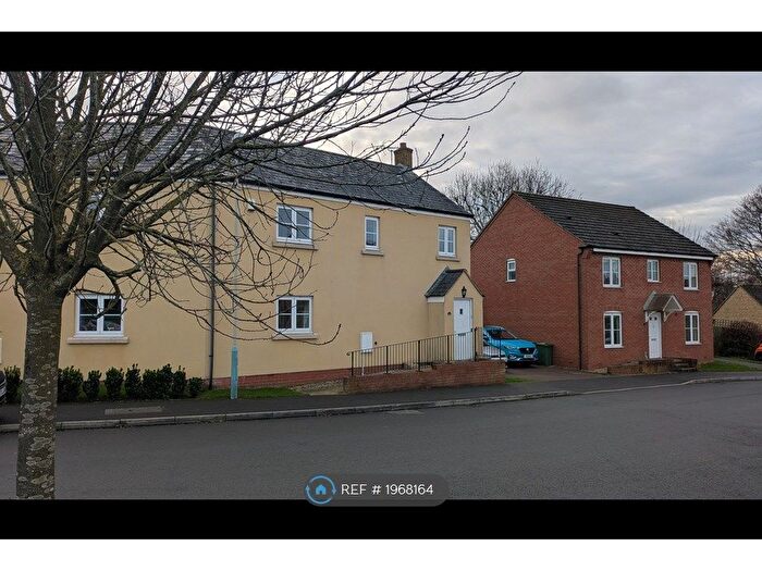 4 Bedroom Semi-Detached House To Rent In Desert Orchid Road, Cheltenham, GL52