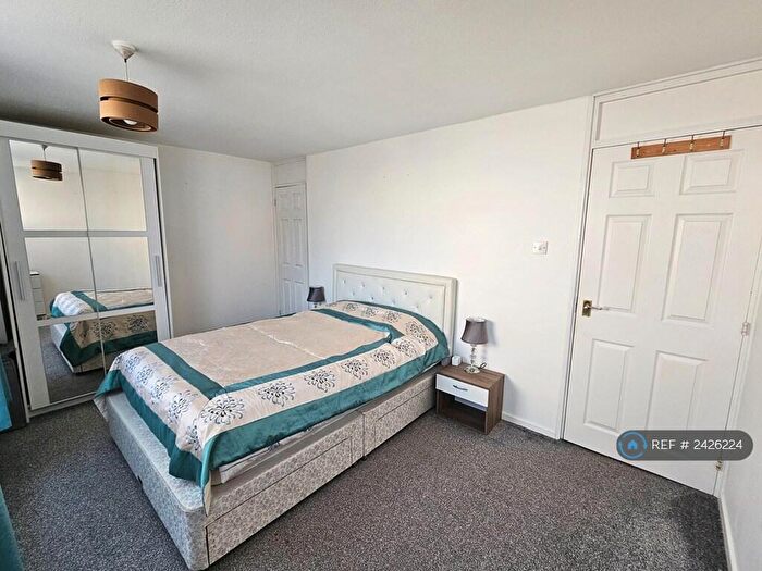 3 Bedroom Terraced House To Rent In Tulip Close, Romford, RM3