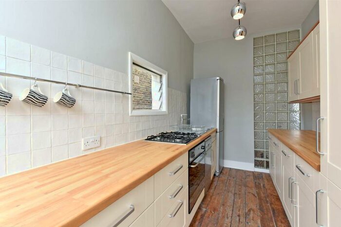1 Bedroom Flat To Rent In Ramsden Road, Balham, London, SW12