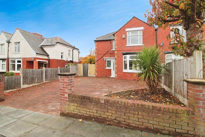 3 Bedroom Semi Detached House For Sale In Daneshill, Manchester, M25