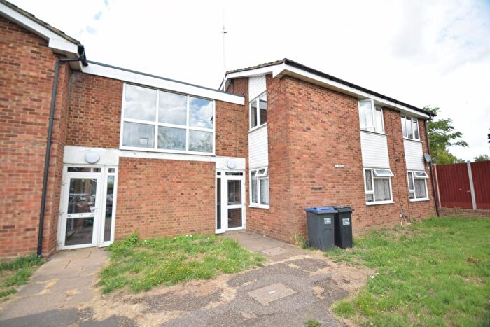 3 Bedroom Flat To Rent In De Havilland Close, Hatfield, AL10