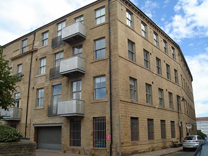 2 Bedroom Flat To Rent In Treadwells Mill, Upper Park Gate, Bradford, West Yorkshire, BD1