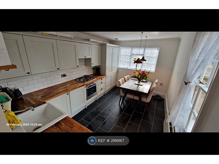 2 Bedroom Flat To Rent In Lower Richmond Road, London, SW14