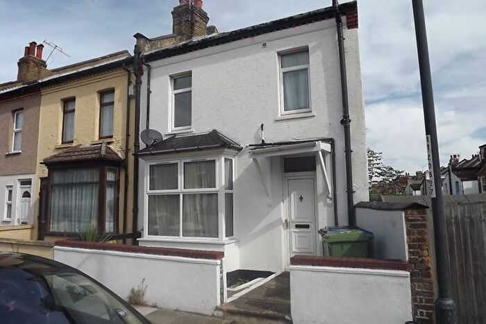 2 Bedroom End Terrace House To Rent In Kirkham Street, Plumstead Common, SE18