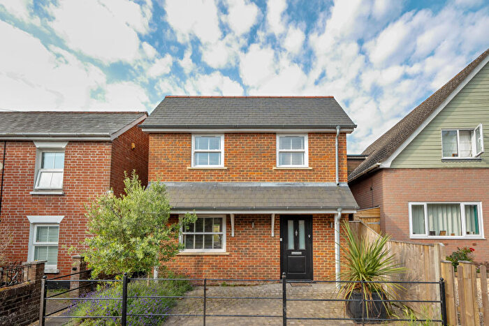 3 Bedroom Detached House To Rent In Wainsford Road, Pennington, Lymington, SO41