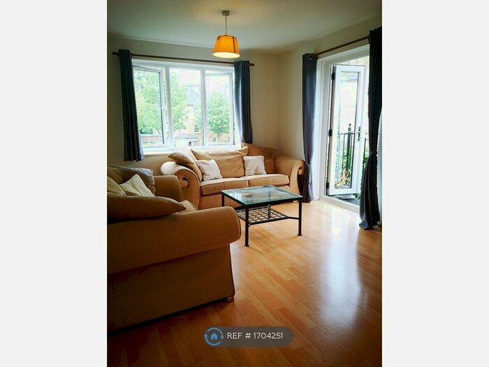 2 Bedroom Flat To Rent In Parkview Court, London, SW18