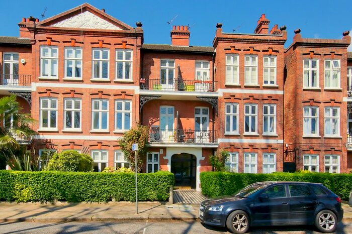 3 Bedroom Flat To Rent In Bishops Park Road, London, SW6