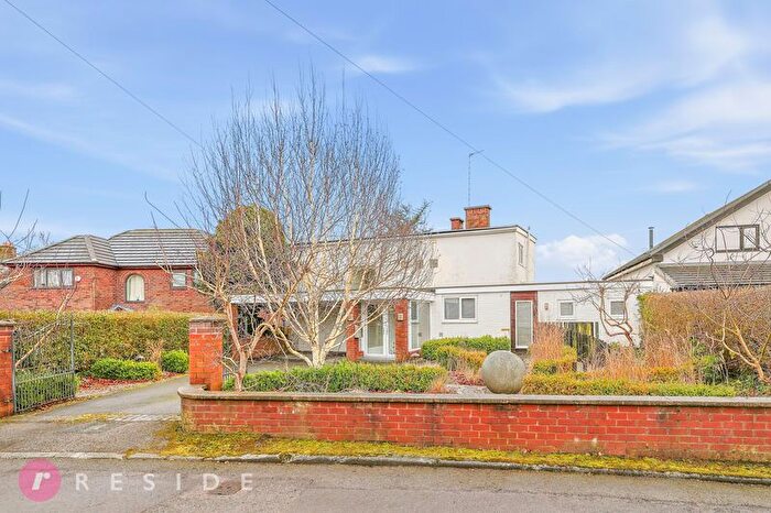 4 Bedroom Detached House For Sale In Eton Close, Bamford, Rochdale, OL11