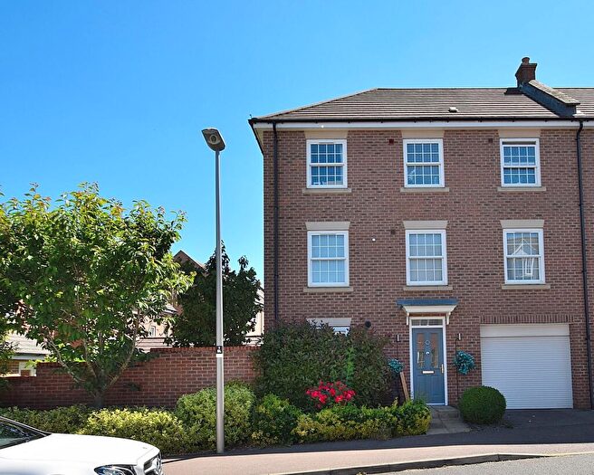 5 Bedroom Town House To Rent In Sturdy Lane, Woburn Sands, MK17
