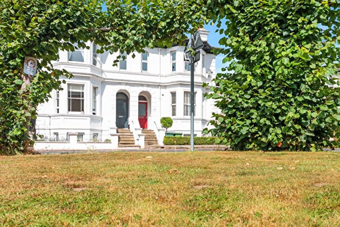 2 Bedroom Flat For Sale In Queens Road, Tunbridge Wells, TN4