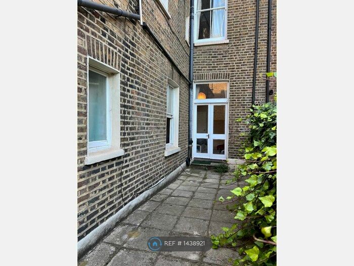 2 Bedroom Flat To Rent In Shepards Bush Road, Hammersmith, London, W6