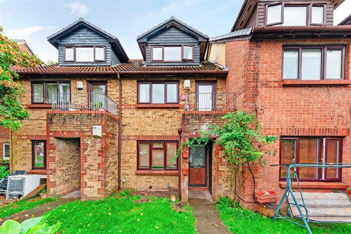 1 Bedroom Maisonette To Rent In Reynolds Close, Colliers Wood, London, SW19