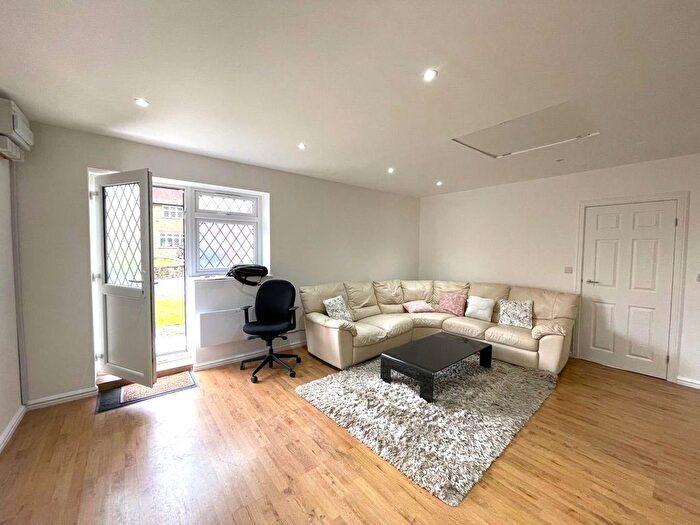 Studio To Rent In Long Lane, Uxbridge, UB10