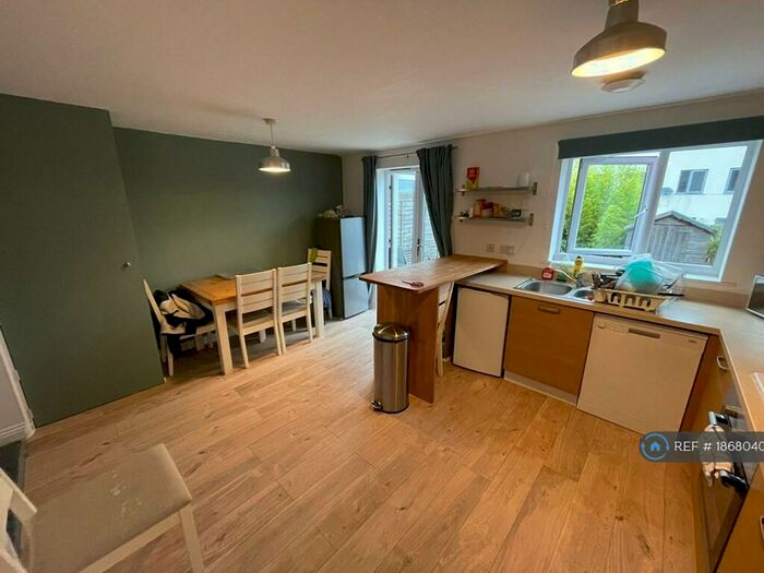 6 Bedroom Terraced House To Rent In Great Copsie Way, Bristol, BS16