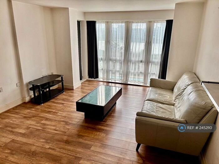 2 Bedroom Flat To Rent In St. Davids Square, London, E14