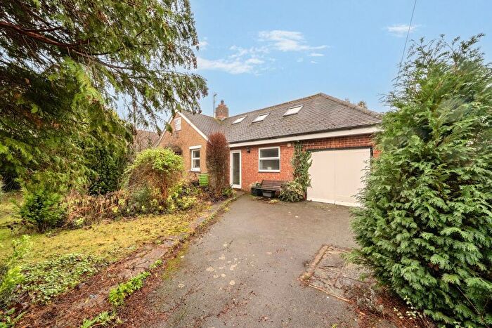 3 Bedroom Chalet For Sale In Harlington Road, Sundon, LU3