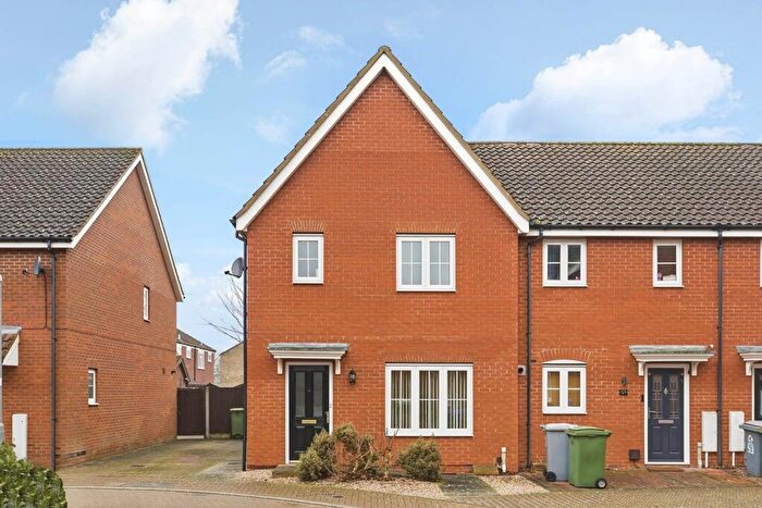 3 Bedroom Semi-Detached House For Sale In Mountbatten Drive, Norwich, NR6