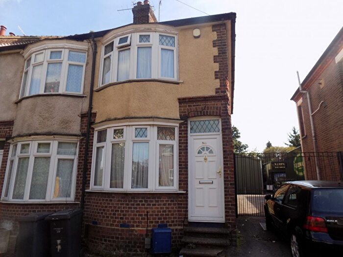2 Bedroom End Of Terrace House To Rent In Strathmore Avenue, Luton, Bedfordshire, LU1