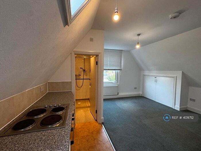 Studio To Rent In Sanderstead Road, South Croydon, CR2