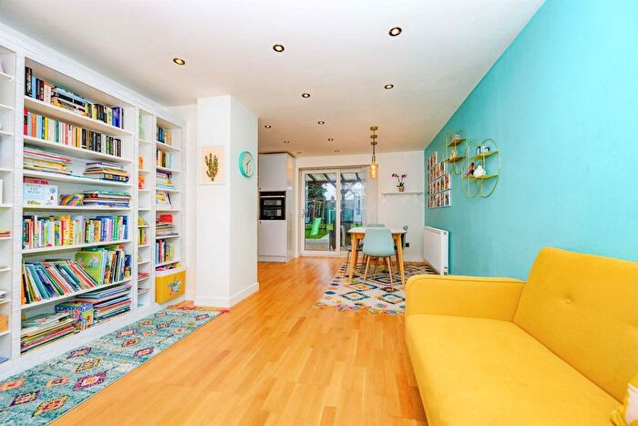 3 Bedroom Terraced House For Sale In Springfield Road, Hemel Hempstead, HP2