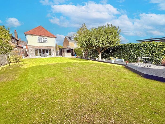 4 Bedroom Detached House For Sale In Borough Road, Dunstable, LU5