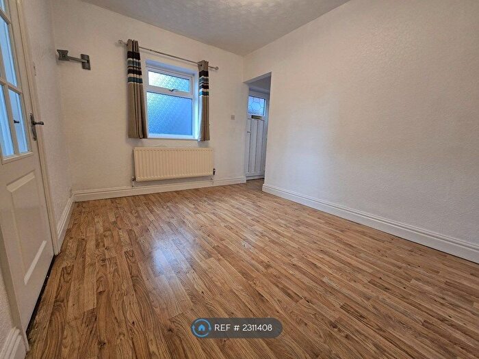 2 Bedroom End Of Terrace House To Rent In Stewkins, Stourbridge, DY8