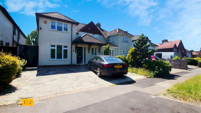 4 Bedroom Semi-Detached House To Rent In High Road, Chigwell, IG7