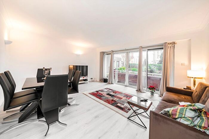 2 Bedroom Flat For Sale In William Morris Way, Fulham, SW6