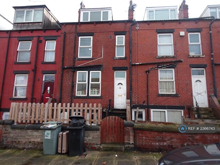 2 Bedroom Terraced House To Rent In Longroyd View, Leeds, LS11