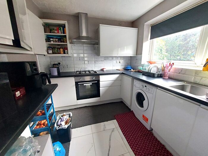 2 Bedroom Flat To Rent In Newbury Park, Essex, IG2