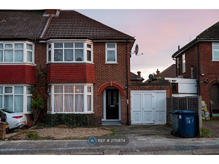 3 Bedroom Semi Detached House To Rent In Pennine Drive, London, NW2