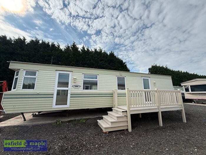 2 Bedroom Bungalow To Rent In Canal Way Park Home, Altham, BB5