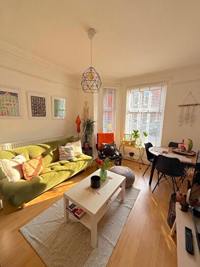 4 Bedroom House To Rent In Tenby Avenue, Manchester, M20