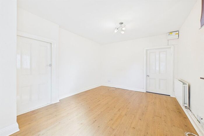 1 Bedroom Flat To Rent In Lyveden Road, Tooting, SW17