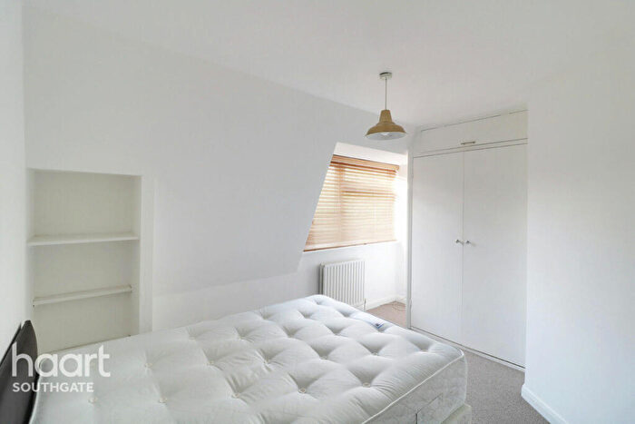 1 Bedroom Apartment For Sale In Warwick Road, Barnet, EN5